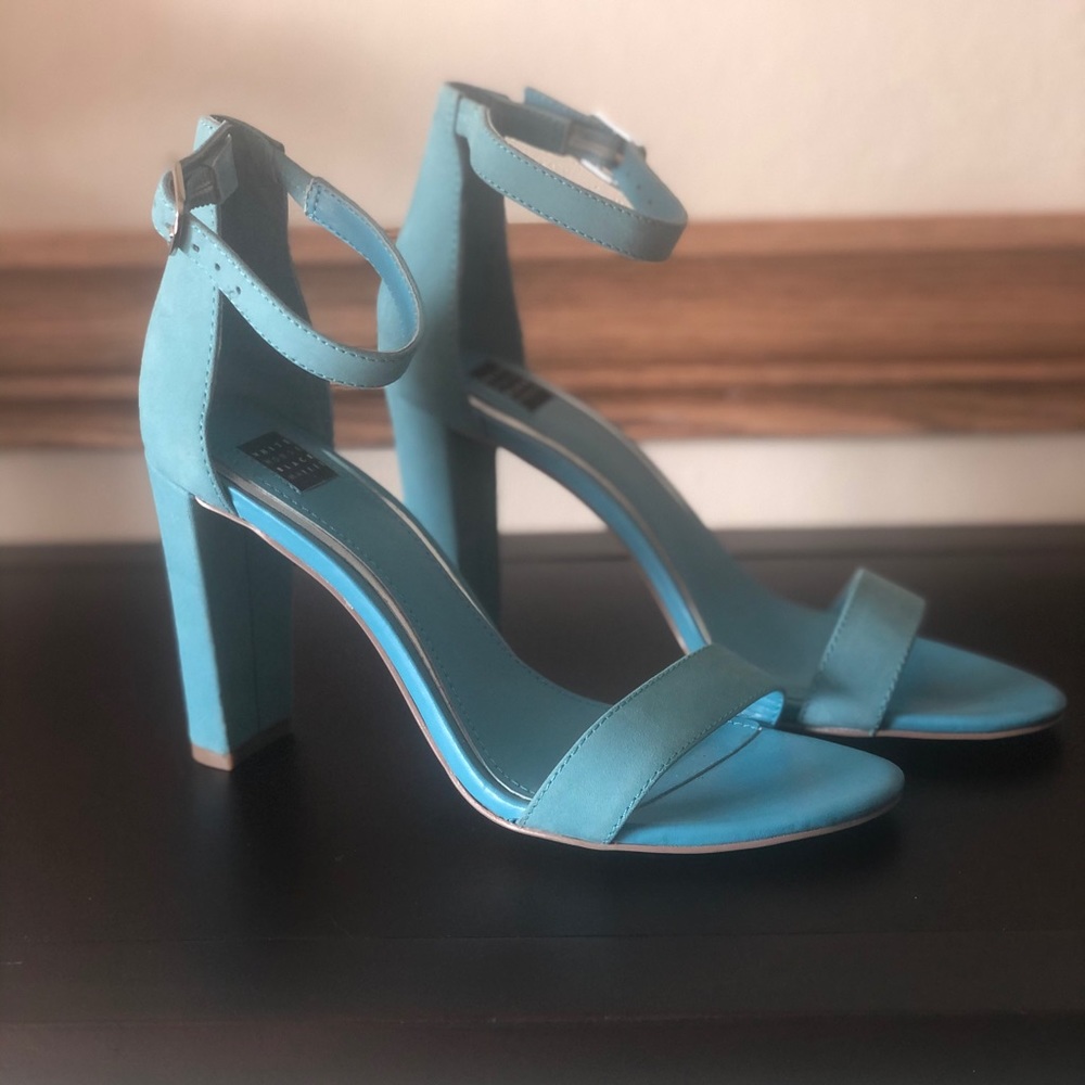 New without tags size 7 Baby blue heels